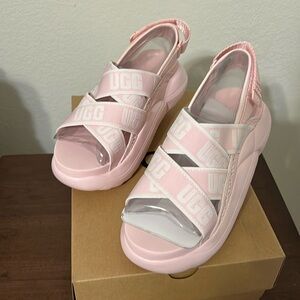 UGG cloud sandal brand new, never worn!! Size 8